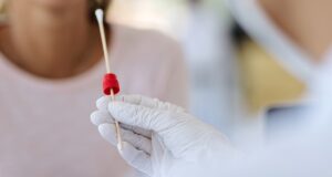 Startup revoluciona tratamento de doenças autoimunes com IA e Swab de pele