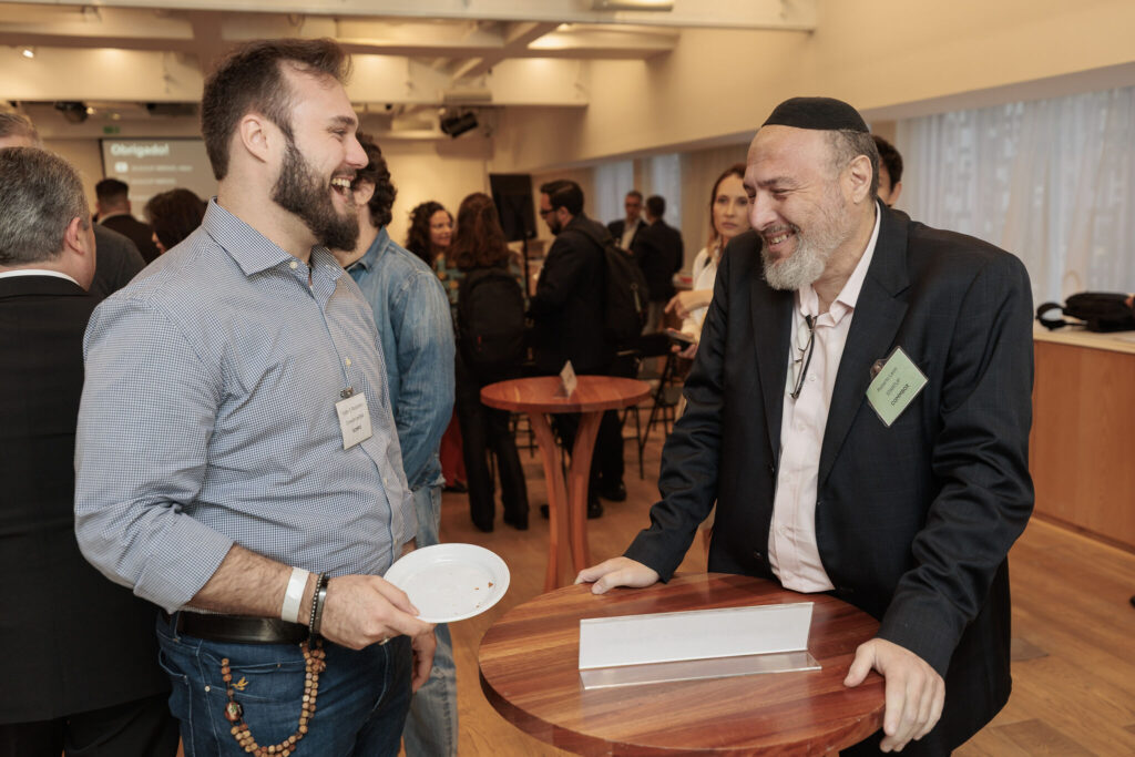 Ewave leva startup israelense CommBox ao ScaleUp inBrazil